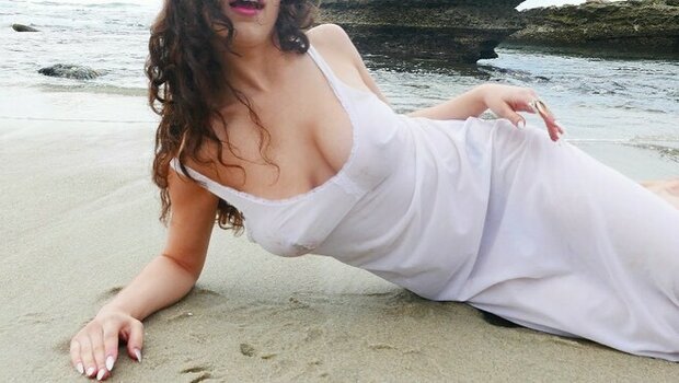 Bella Ossi / Isabella Osseiran / catholicshirtfactory Nude Leaks Photo 24
