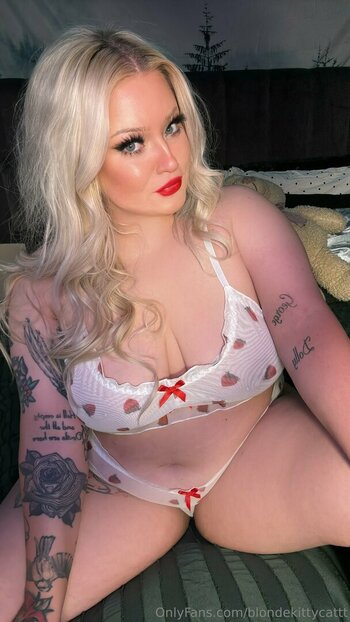 blondekittycattt Nude Leaks Photo 36