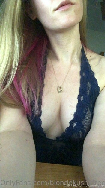 blondekushxfree Nude Leaks Photo 16
