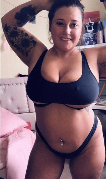 Bustyybeautyy / bustyybeautyy22 / bustyybeautyy7 Nude Leaks OnlyFans Photo 2