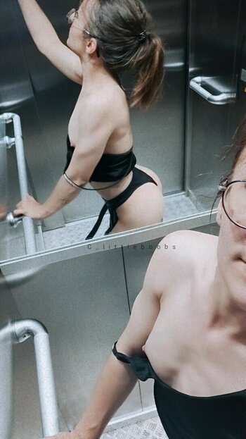 C_littleboobs / https: Nude Leaks Photo 5