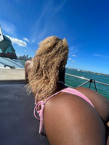 canadianyogababe / canadianyogababefree / canadianyogabae / curlycanadianbabe Nude Leaks OnlyFans Photo 35