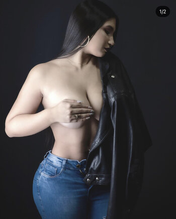Carolina Ortiz Caceres / carolinaortcez Nude Leaks OnlyFans Photo 1