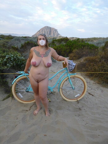 Celeste Woodrow / celestewoodrow Nude Leaks OnlyFans Photo 3