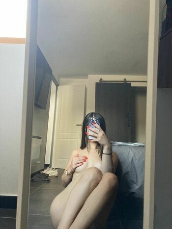 Célia Nude Leaks Photo 21