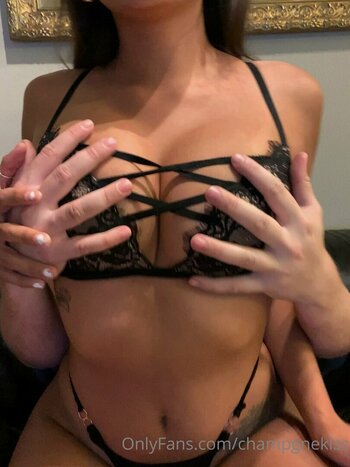 Champgnekisss / Champagne2.0 / champgnekiss Nude Leaks OnlyFans Photo 4