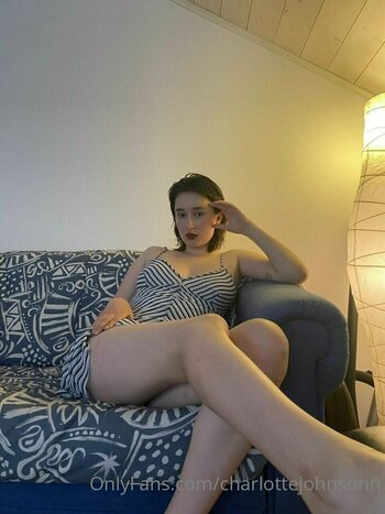 charlottejohnsonn Nude Leaks Photo 15