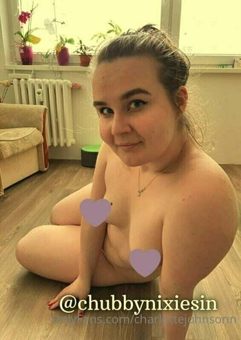 charlottejohnsonn Nude Leaks Photo 26