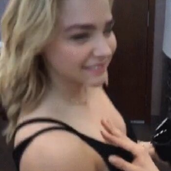 Chloe Grace Moretz / chloegmoretz / https: Nude Leaks Photo 949