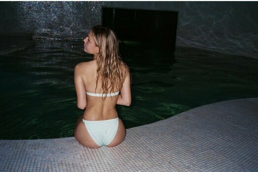 Chloe Nissanoff / chloniss Nude Leaks Photo 18