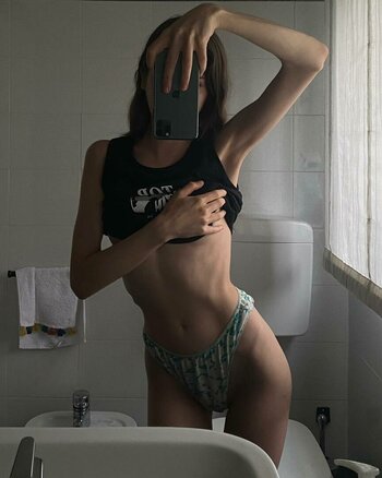 claraneko / CamiNeko_ / ferraracamilla Nude Leaks OnlyFans Photo 10