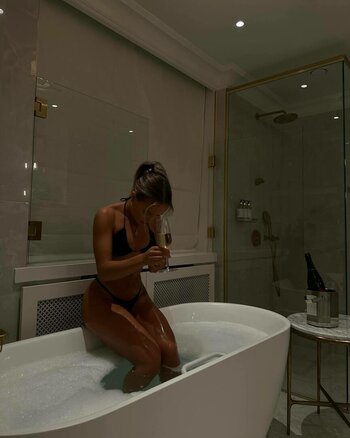 Claudia Kuparinen / claudiaisabellaa Nude Leaks Photo 14