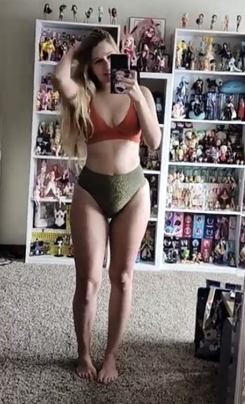 cloverarley / Everyday Harley Quinn Nude Leaks OnlyFans Photo 7