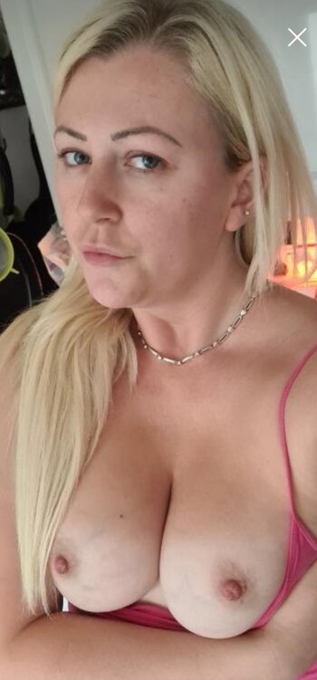 Corrine Marie / breastpumpingmummy / corrinehounslow / pretttylittlefeet69 Nude Leaks OnlyFans Photo 19