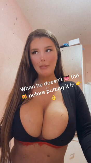 coughlan123 / sarahs_day Nude Leaks OnlyFans Photo 31