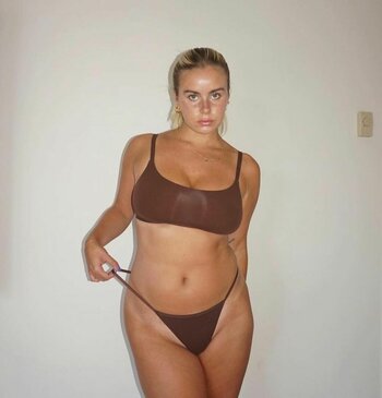 Courtnee Crews / courtneecrews Nude Leaks Photo 3