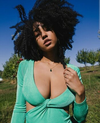 Curlswithv Nude Leaks Photo 4