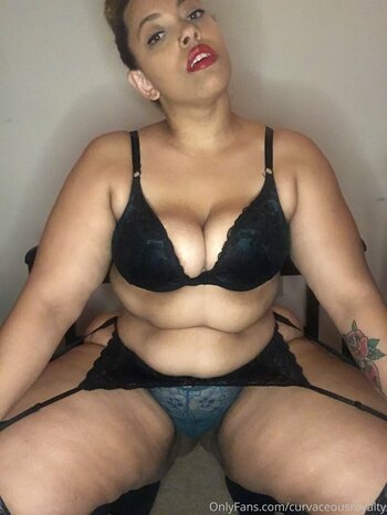 curvaceousroyalty Nude Leaks Photo 16