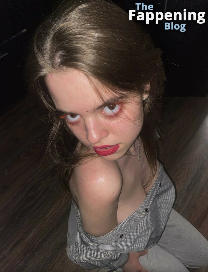 Daria Arefdreamlikenudityon display