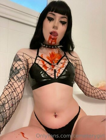 Deadgjrl / cemeterygirl Nude Leaks OnlyFans Photo 2