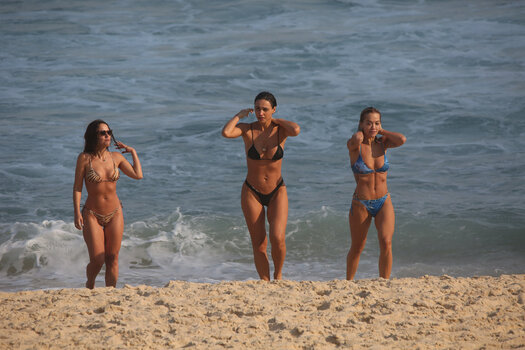 Débora Nascimento Nude Leaks Photo 21