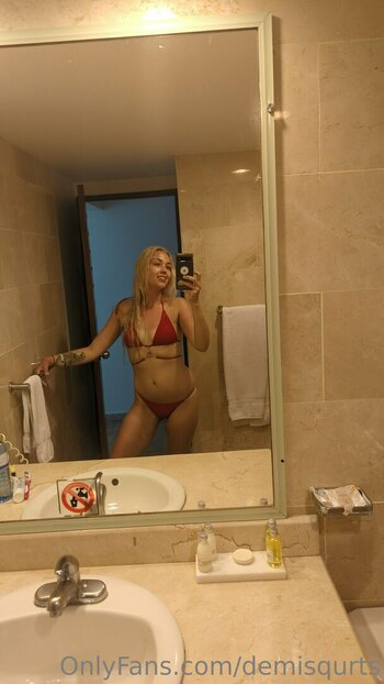 demisqurts Nude Leaks Photo 23