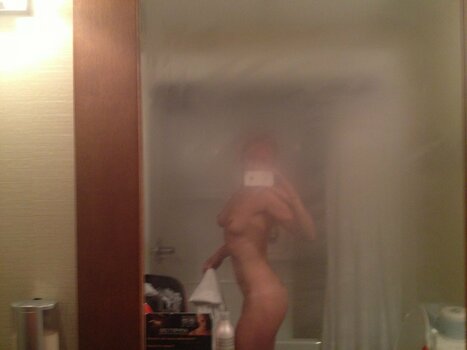 Emily Begin / emilybegin Nude Leaks Photo 2