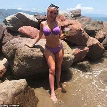 Emily Hewertson / https: Nude Leaks Photo 7
