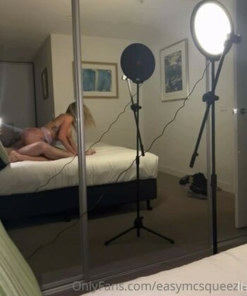 Emily McCarthy / Easymac / easymcsqueezie / eeaassyymmaacc Nude Leaks OnlyFans Photo 12