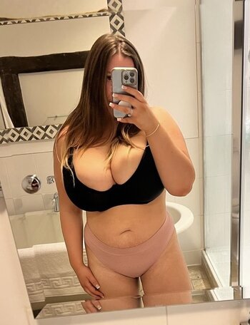 emily272797 / Essex Nude Leaks OnlyFans Photo 2