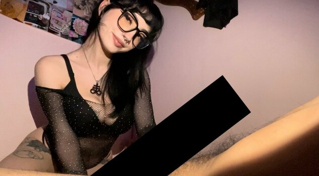 Emilyy Manson / spitreligion Nude Leaks OnlyFans Photo 7