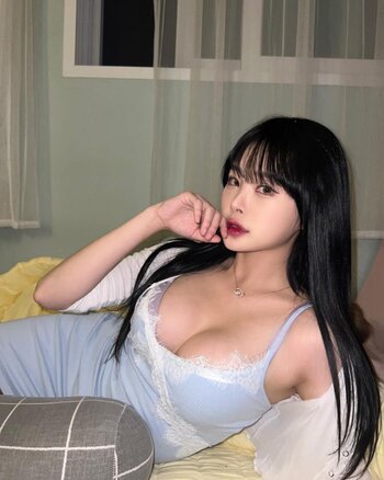 Eunhye Kim / eung_hye_0416 Nude Leaks Photo 1