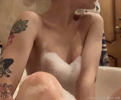 Eva Silver / evasilver / evasshands Nude Leaks OnlyFans Photo 3
