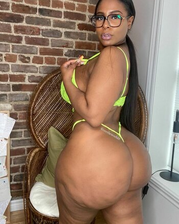 Fat Booty Bae / Angelcakesxxxx Nude Leaks OnlyFans Photo 1