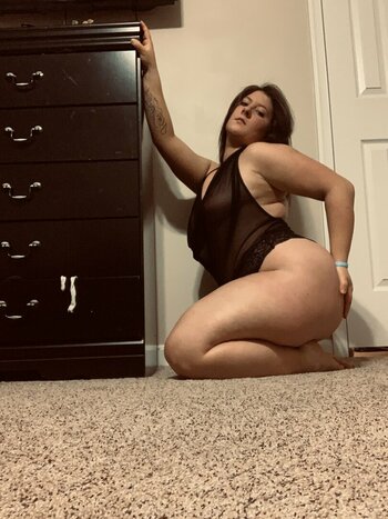 fattyass203 / Allie / all_ie302 / mamafromthe302 Nude Leaks OnlyFans Photo 1