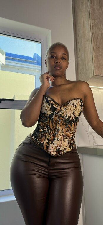 Faustina Thobakgale / faustinaroyale Nude Leaks Photo 1