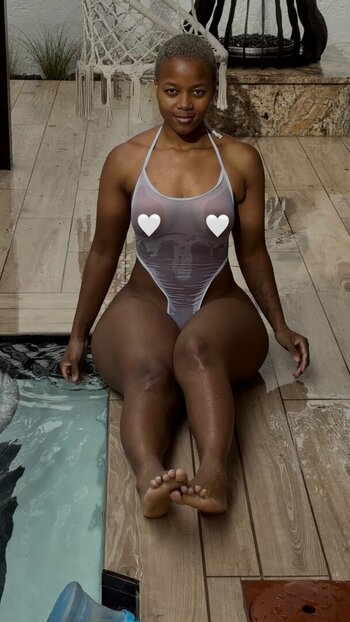Faustina Thobakgale / faustinaroyale Nude Leaks Photo 4