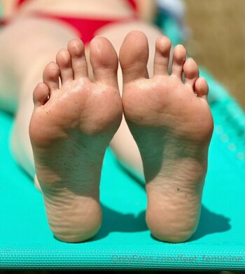 feet_feminine Nude Leaks Photo 10