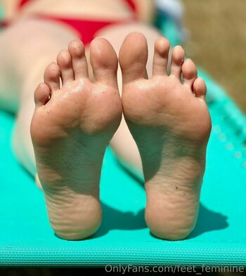 feet_feminine Nude Leaks Photo 12