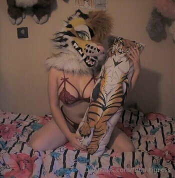 feral.tigress Nude Leaks Photo 11