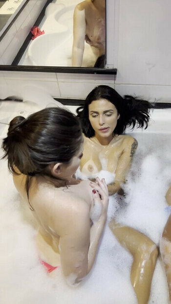 Fernanda Campos / feercamppos Nude Leaks Photo 1