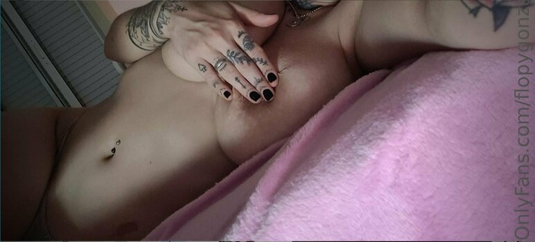 Florencia Gonzalez / flopygonzalez / gonzalezflopyok Nude Leaks OnlyFans Photo 12