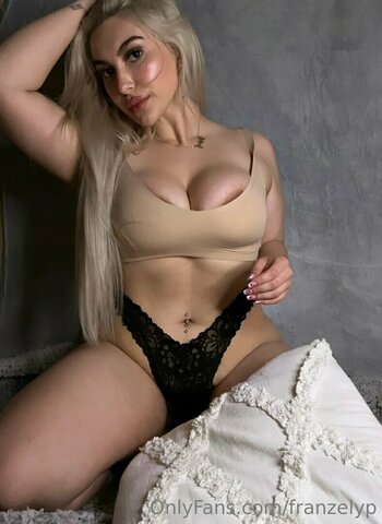 Franzely P / franzely.pena / franzelyp Nude Leaks OnlyFans Photo 2