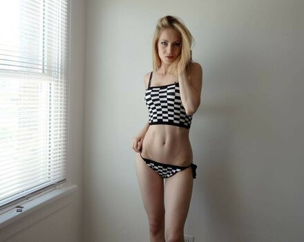 Gwen Arrington / Sydney Elizabeth Nude Leaks Photo 5