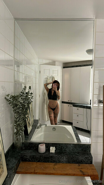 Helltai / Bibi Nguyen / itshelltai Nude Leaks OnlyFans Photo 14