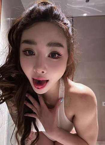 Hitomi Songyuxin / i_am_hitomi_1994 / songyuxinhitomi Nude Leaks OnlyFans Photo 15