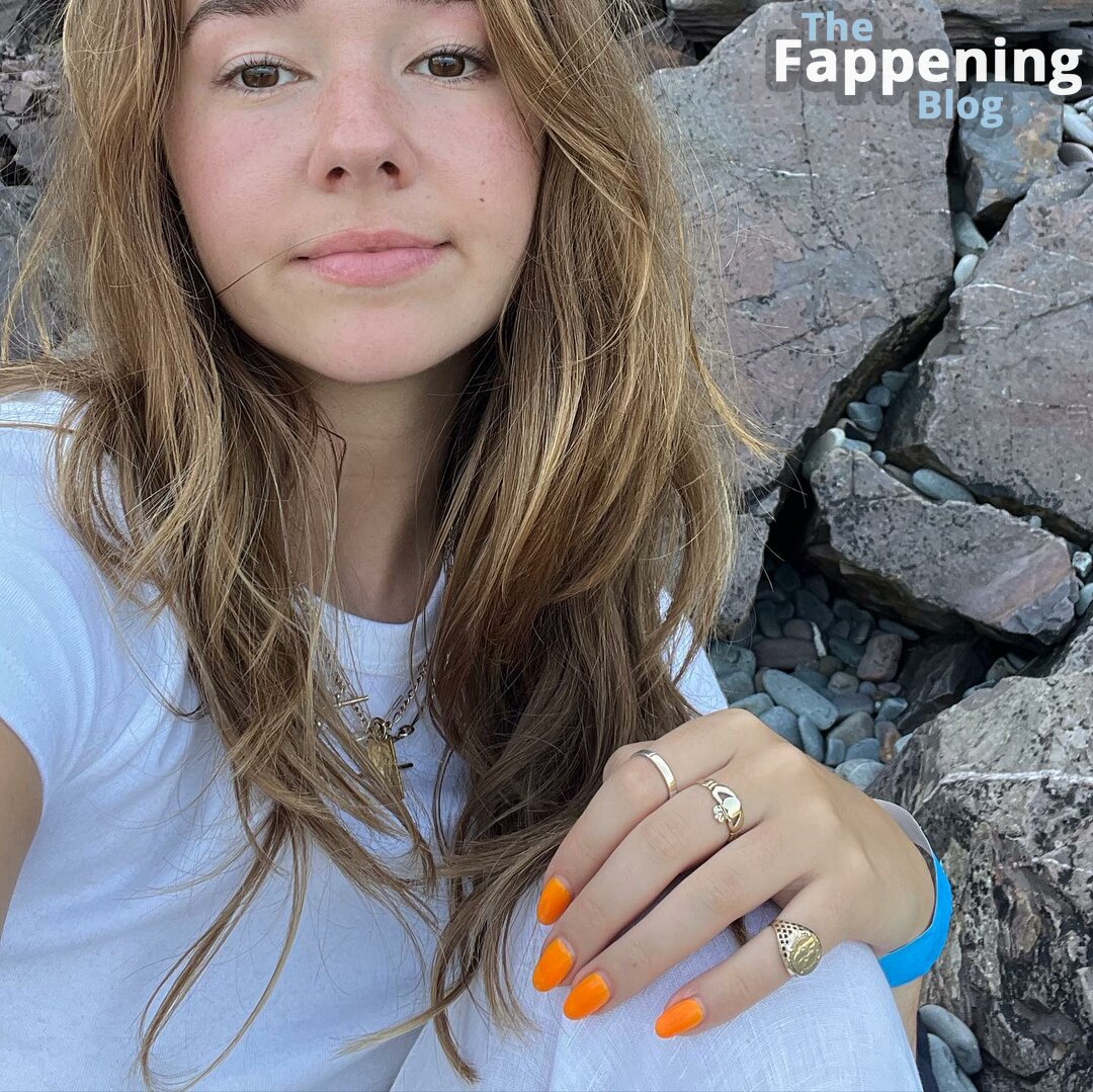 Holly Taylor / actress / holly_taylor / lilydarling Nude Leaks OnlyFans  Photo 27 | #TheFappening