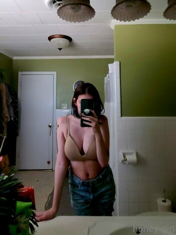 honey-girl Nude Leaks Photo 9