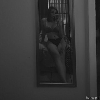 honey-girl Nude Leaks Photo 24