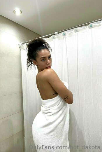hot_dakota Nude Leaks Photo 2